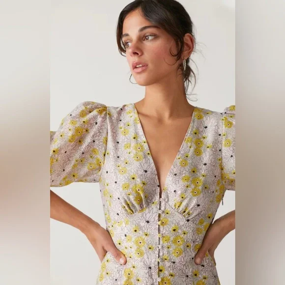 HOST PICK Urban Outfitters x MinkPink, Mitta linen floral dress - Picture 2 of 6